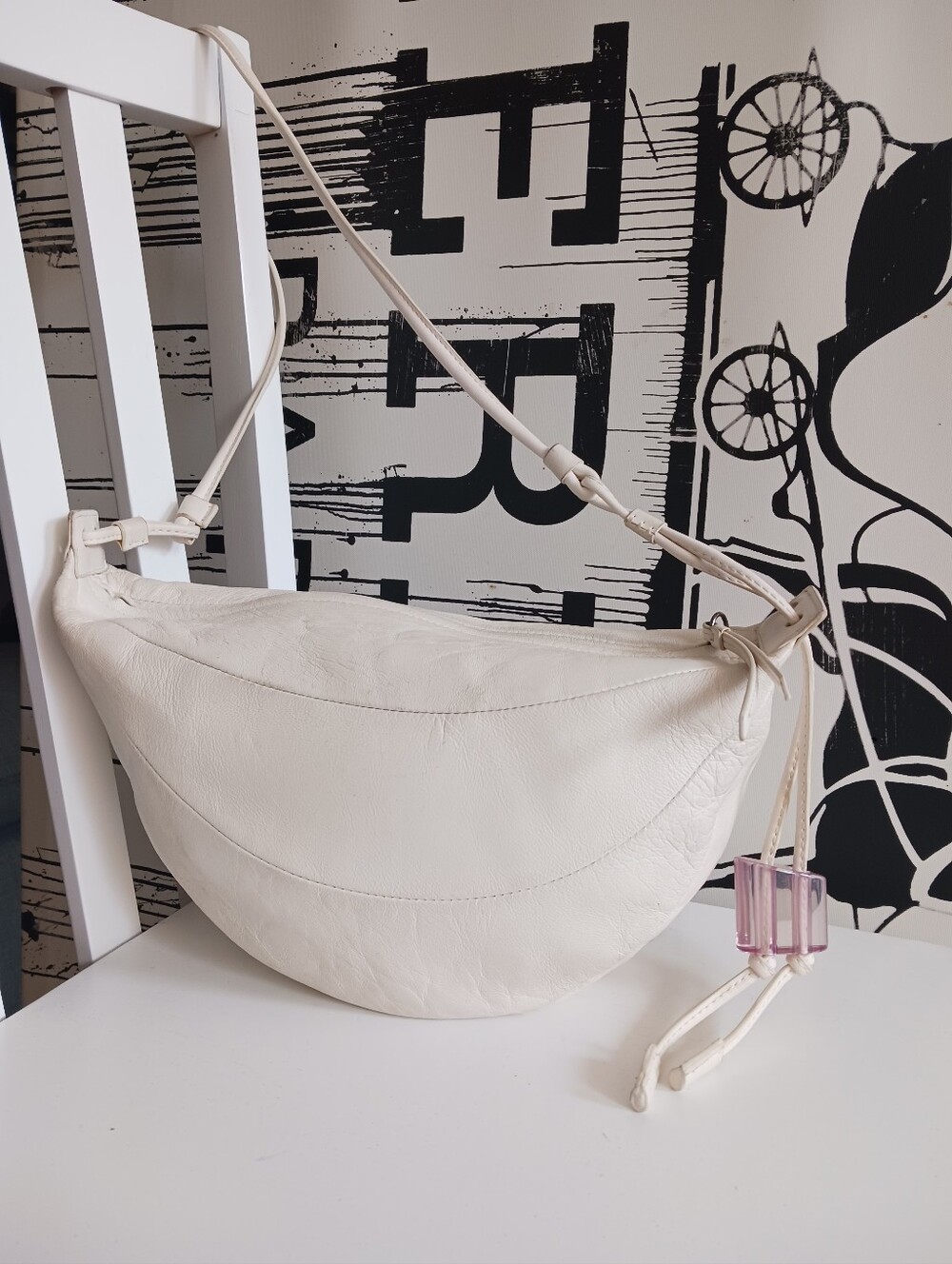 Archivepke White Off Sling Bag